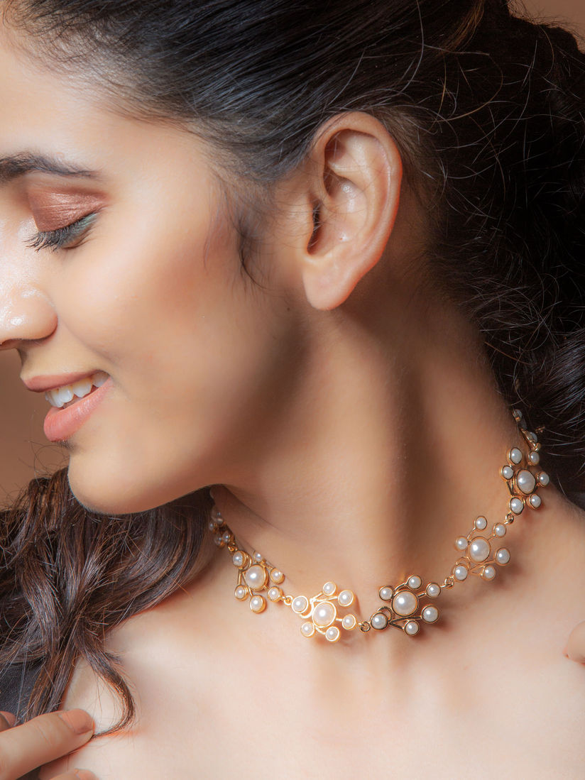 Suhani Pittie Buy Suhani Pittie Gold Toned Choker With Pearl Clusters Online Nykaa Fashion In the world gold council's list of top 10 jewellery designers in the world! suhani pittie gold toned choker with pearl clusters