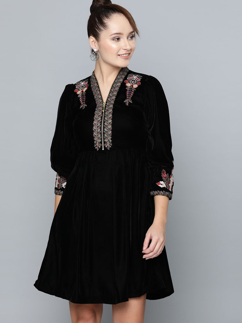 Label Ritu Kumar Dresses Buy Label Ritu Kumar Black V Neck 3 4th Sleeves Embroidered Short Dress Online Nykaa Fashion Ritu kumar is the undisputed queen of indian couture. label ritu kumar black v neck 3 4th sleeves embroidered short dress